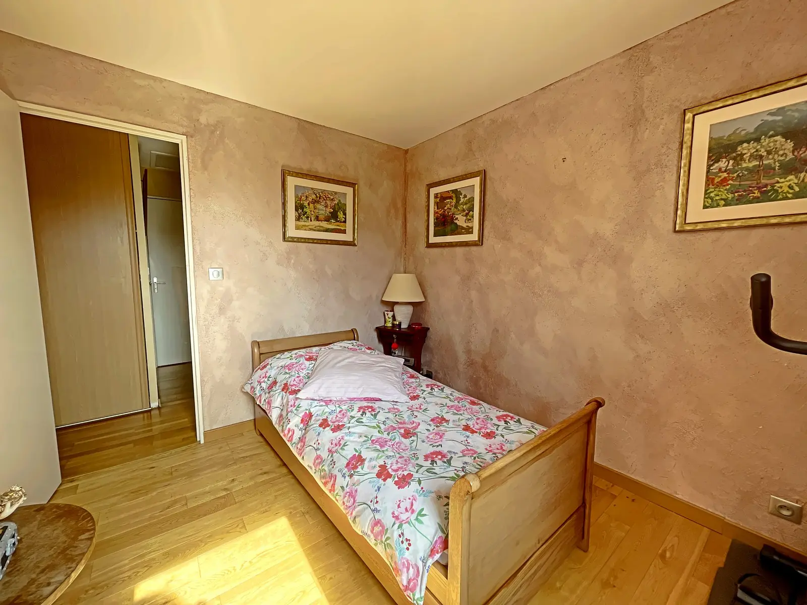 Photo Maison de ville de 81m2, avec 3 chambres et garage attenant