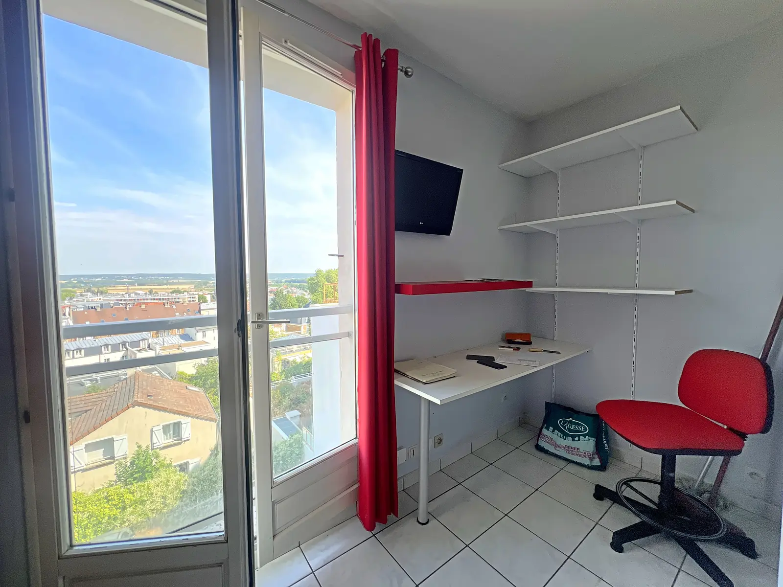 Photo Duplex de 40m2, face à la Gare St Cyr l'Ecole